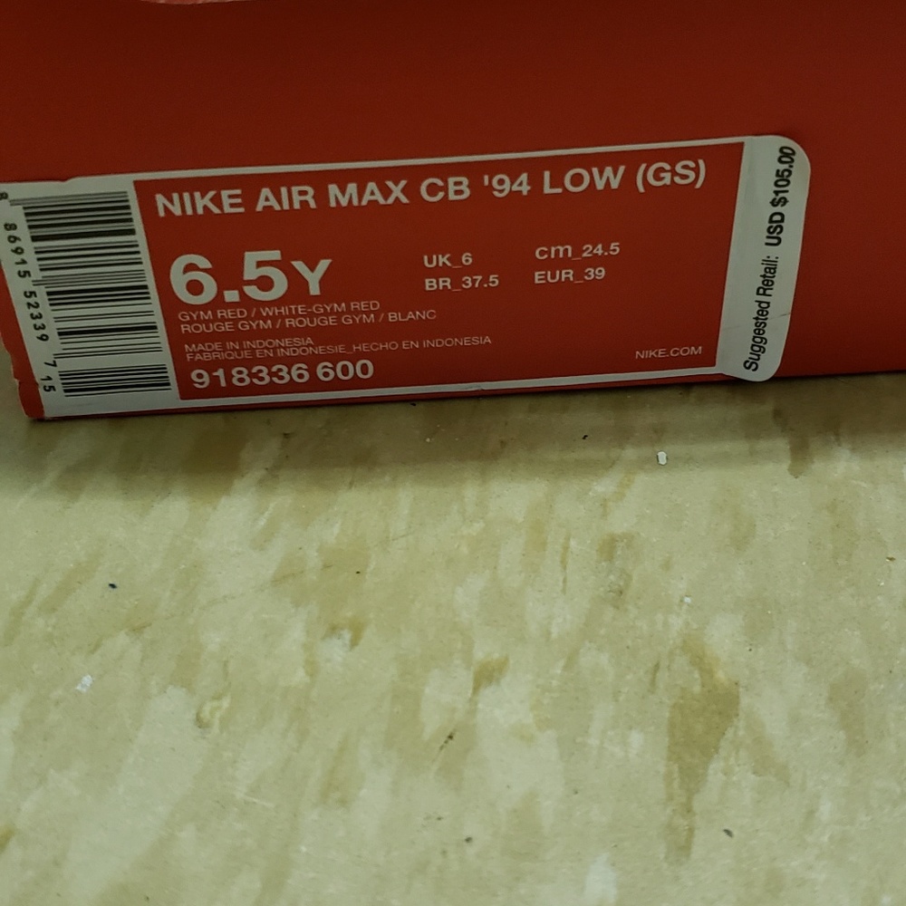 Nike - Picture 3 of 3
